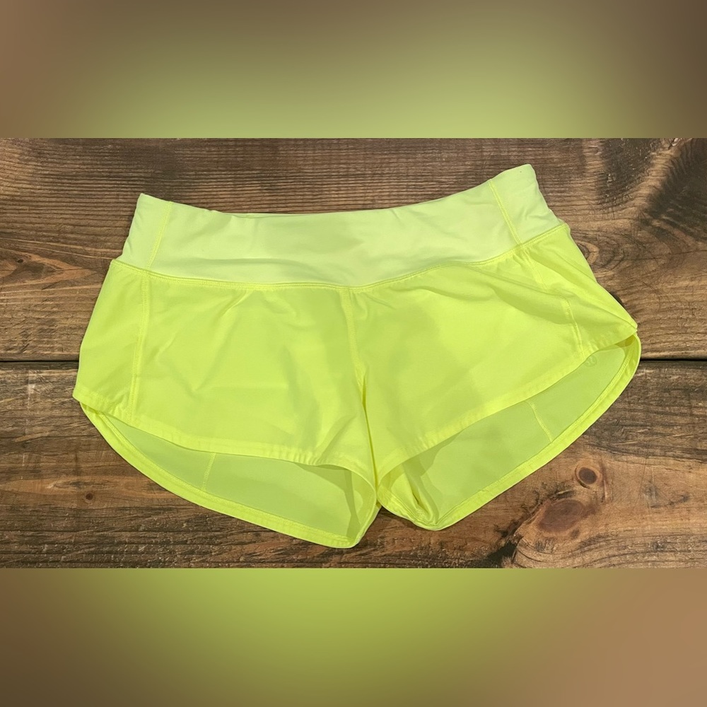 LULULEMON 2.5 in speed up shorts - Highlight yellow